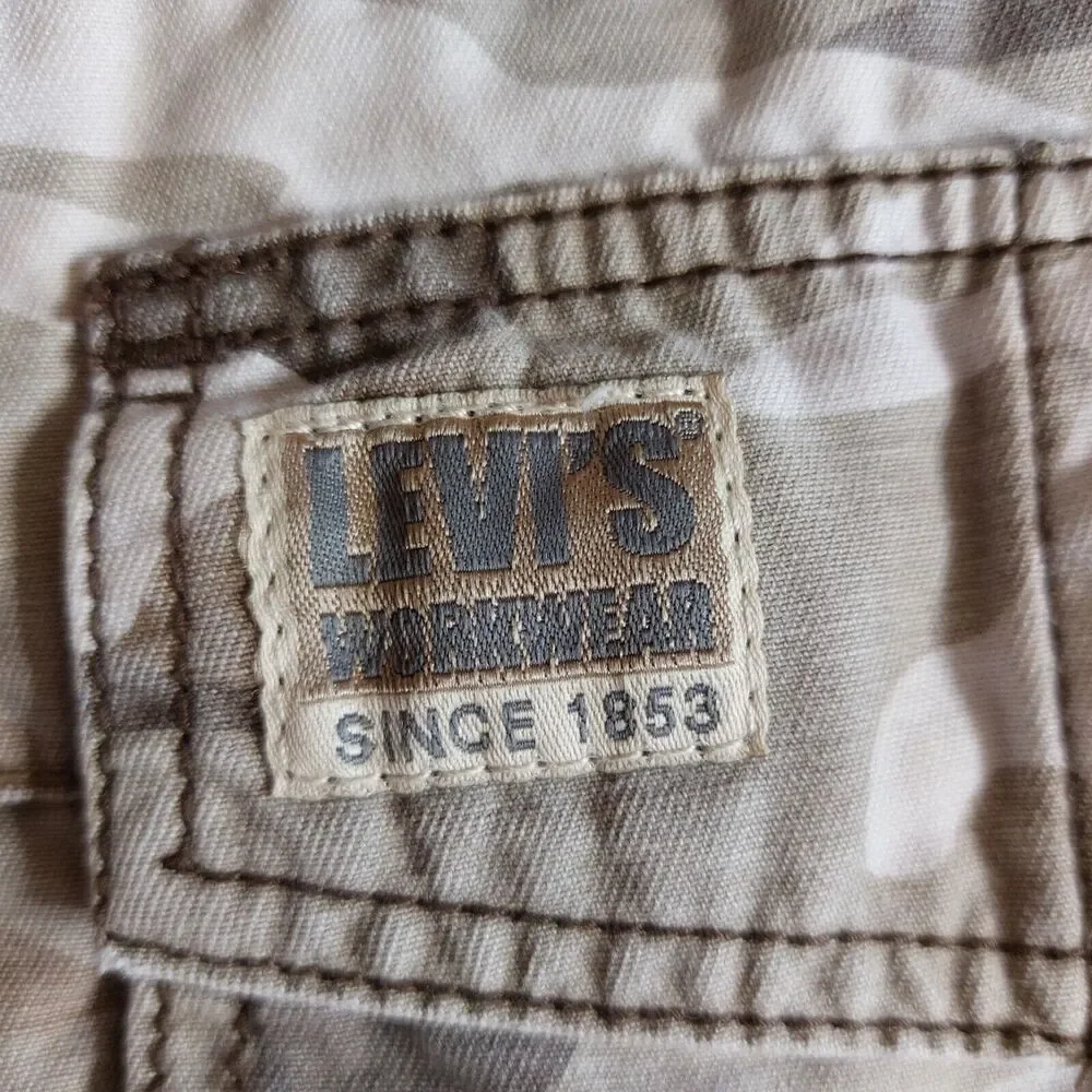 Levis gear up